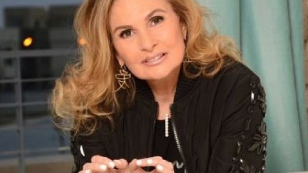 يسرا تقدم برنامج (الموعد) 