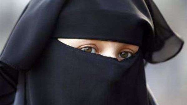 Veiled in order not to be revealed   