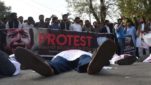 Pakistani students stage a protest against the ongoing conflict in Syria, in Lahore on Mar. 2, 2018. More than 340,000 people have been killed across Syria since its civil war started in 2011 with the brutal repression of anti-government protests.
(ARIF ALI / AFP)