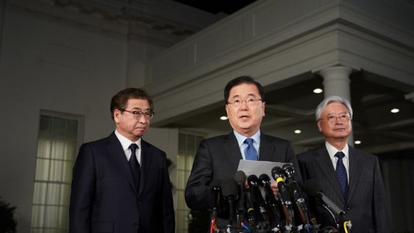 South Korean National Security Advisor Chung Eui-yong (C), flanked by South Korea National Intelligence Service chief Suh Hoon (L) and South Korea's ambassador to the United States Cho Yoon-je (R), briefs reporters outside the West Wing of the White House on Mar. 8, 2018 in Washington, DC, announcing North Korean leader Kim Jong Un has offered to meet U.S. President Donald Trump. 
(MANDEL NGAN / AFP)