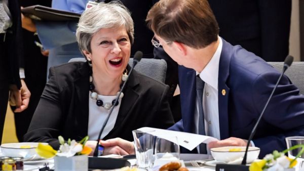 British Prime Minister Theresa May (L) speaks with Slovenia's Prime minister Miro Cerar during a breakfast meeting on the second day of a summit of European Union (EU) leaders at the European Council headquarter in Bruxelles, on Mar. 23, 2018. European Union leaders will lay the ground on Mar. 23 for the next phase of Brexit talks after British Prime Minister urged them to seize a "new dynamic" in the negotiations.
(Geert Vanden Wijngaert / POOL / AFP)
