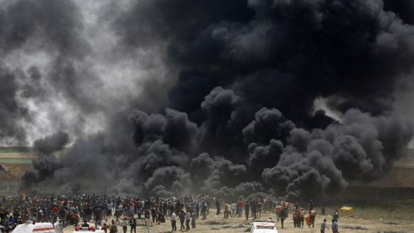 Palestinians burn tires at the border fence with Israel, east of Jabalia in the central Gaza city, during a protest on April 13, 2018. Several thousand Gazans gathered for a third consecutive Friday of mass protests along the border with Israel after violence in which Israeli forces have killed 33 Palestinians and wounded hundreds of others. (MOHAMMED ABED / AFP)