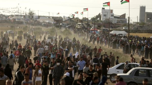 Palestinians gather to protest near the Israeli border fence, east of Gaza City in the central Gaza Strip on Apr. 13, 2018. Several thousand Gazans gathered for a third consecutive Friday of mass protests along the border with Israel after violence in which Israeli forces have killed 33 Palestinians and wounded hundreds of others.
(MAHMUD HAMS / AFP)