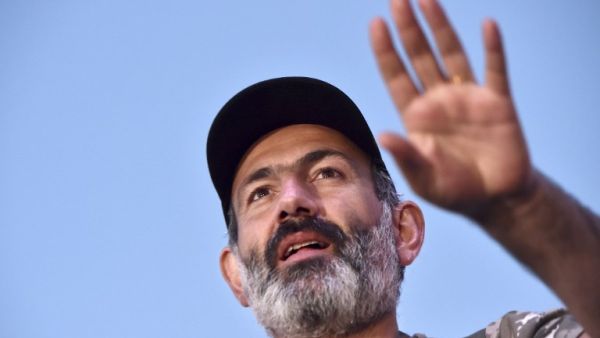 Armenian opposition leader Nikol Pashinyan calls on his supporters to take pause in civil disobedience campaign. (AFP/File Photo)