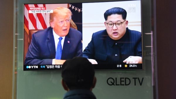 A man watches a television news screen showing US President Donald Trump (L) and North Korean leader Kim Jong Un (R), at a railway station in Seoul on May 25, 2018. US President Donald Trump on May 24 called off his planned June summit with Kim Jong Un, blaming "open hostility" from the North Korean regime and warning Pyongyang against committing any "foolish or reckless acts."
(Jung Yeon-je / AFP)