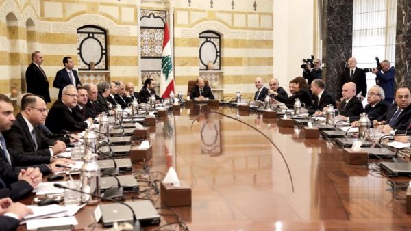Lebanese President Michel Aoun (C) chairs the new government's first cabinet meeting, accompanied by Prime Minister Saad Hariri (C-L), at the presidential palace. (AFP/ File)