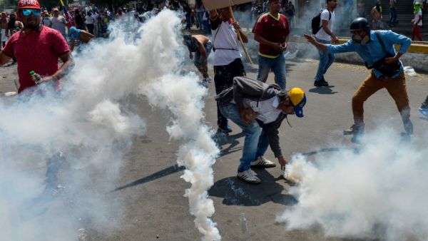 Protesters clash with security forces in a demonstration against the government of Nicolas Maduro, in San Antonio del Tachira, Venezuela, on February 23, 2019. (AFP/ File)
