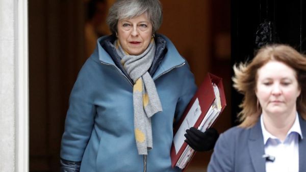 Britain's Prime Minister Theresa May (L) leaves 10 Downing Street in London on March 13, 2019, ahead of the Spring Budget announcement. (Tolga AKMEN / AFP)