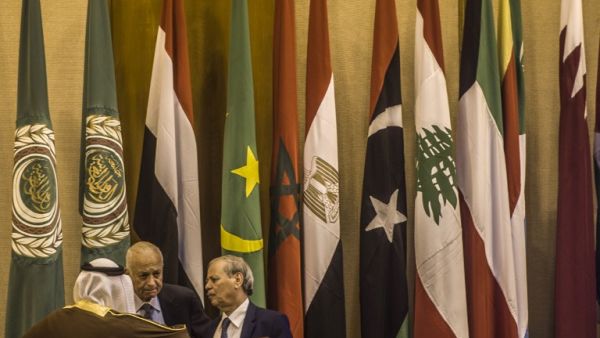 The Arab League Secretary General Nabil al-Arabi (C) and his deputy Ahmed bin Helli (R) speak at the main hall of the Arab League headquarters before a meeting of Arab foreign ministers to elect a new secretary general of the Arab League in the Egyptian capital Cairo, on March 10, 2016. (AFP/Khaled Desouki)