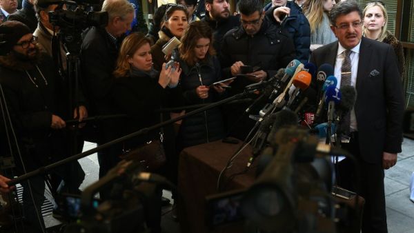 High Negotiations Committee (HNC) spokesman Salem al-Meslet (R) speaks during a press conference on the eve of the second round of Syrian peace talks in Geneva on March 13, 2016. (AFP/Phillipe Desmazes)