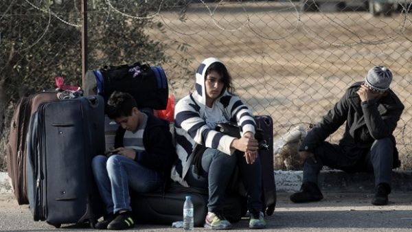 Palestinians await permission to enter Egypt at the Rafah border crossing in southern Gaza (AFP/File Photo)	