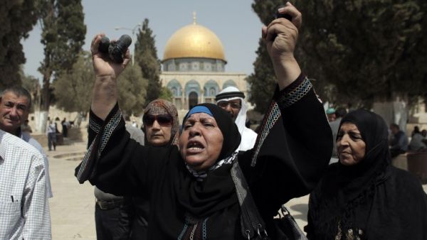 A Palestinian woman shows rubber bullets reportedly used by Israeli riot police outside the Dome of Rock at Al-Aqsa mosque in Jerusalem's Old City after clashes erupted at the compound between Palestinians and Israeli police on September 13, 2015, just hours before the start of the Jewish New Year. (AFP/Ahmad Gharabli)