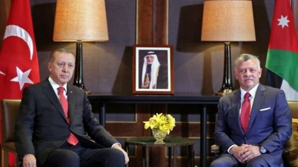 Jordan's King Abdullah II (R) meets with Turkish President Recep Tayyip Erdogan in Amman. (AFP /Khalil Mazraawi)
