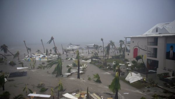 A photo taken on September 6, 2017 shows the Hotel Mercure in Marigot, near the Bay of Nettle, on the French Collectivity of Saint Martin, during the passage of Hurricane Irma. (AFP / LIONEL CHAMOISEAU)