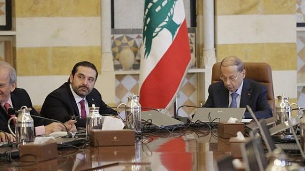 Lebanese President Michel Aoun (R) and Prime Minister Saad Hariri attend a cabinet meeting at the presidential palace. (AFP/ JOSEPH EID)