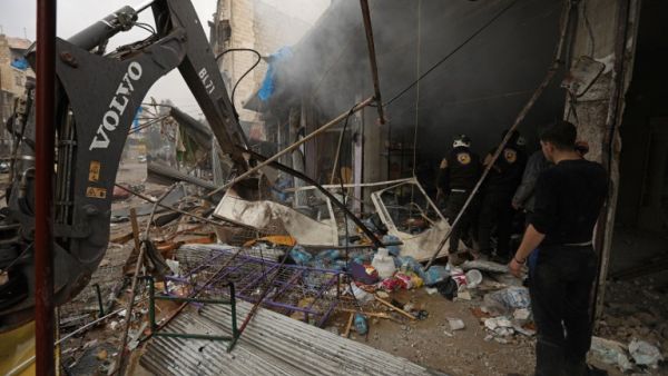 Members of the Syrian Civil Defence, known as the White Helmets, clear the rubble at the scene of a reported air strike on a market in the city of Maaret al-Numan in Syria's rebel-held Idlib province on Jan. 3, 2018 (OMAR HAJ KADOUR / AFP)