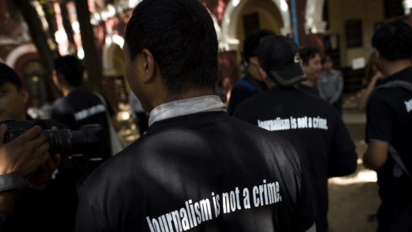 Local journalists stand outside the courthouse as Reuters journalists Kyaw Soe Oo and Wa Lone appear in court in Yangon on Jan. 10, 2018 (YE AUNG THU / AFP)



