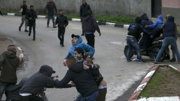 Palestinian youths evacuate a wounded comrade during clashes with Israeli forces in Jenin, in the north of the occupied West Bank, on Jan. 18, 2018. (AFP - JAAFAR ASHTIYEH)