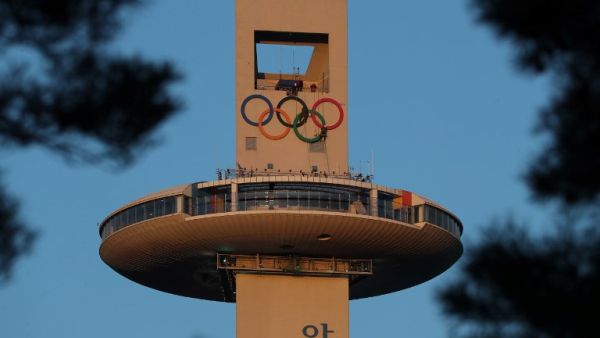 Olympic rings are displayed on the ski jump tower at Pyeongchang Alpensia Olympic park in preparation for the 2018 Pyeongchang Winter Olympic Games, in Pyeongchang (YONHAP / AFP)