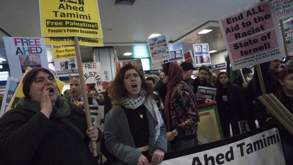 Protesters rally to demand the release of Ahed Tamimi, a 16-year-old Palestinian girl held in Israeli military detention, at Penn Station Jan. 30, 2018 in New York (Don EMMERT / AFP)