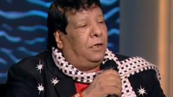 شعبولا يطلق أغنية (مش هسافر غير على مصر للطيران)