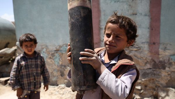 بابا الفاتيكان ينتقد تصدير أوروبا لأسلحة "تقتل الأطفال" في اليمن