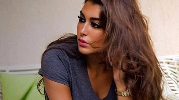 ياسمين صبري في بريطانيا للعلاج