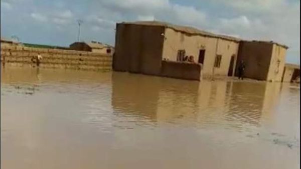 وشهد عدد من مدن المحافظة وريفها أمطاراً غزيرة أدت إلى فيضانات عارمة غير مسبوقة. وشهد عدد من مدن المحافظة وريفها أمطاراً غزيرة أدت إلى فيضانات عارمة غير مسبوقة.