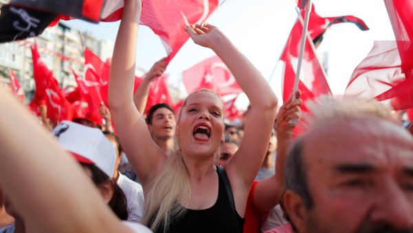 بدأت فترة الصمت الانتخابي في أنحاء تركيا اعتبارا من السادسة مساء السبت 
بدأت فترة الصمت الانتخابي في أنحاء تركيا اعتبارا من السادسة مساء السبت