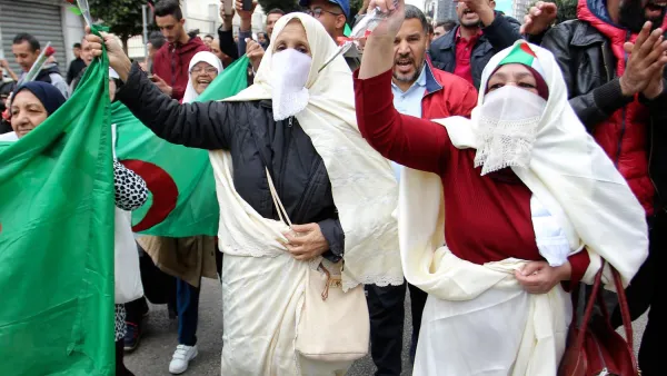 خسر بوتفليقة (82 عاما) بعض حلفائه في الأيام القليلة الماضية ومن بينهم أعضاء كبار في حزب جبهة التحرير الوطني الحاكم.