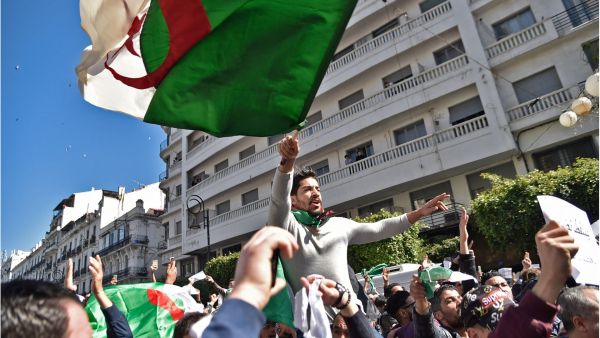 ما زالت ذكريات الحرب الأهلية المريرة في التسعينيات تلازم الجزائريين الأكبر سنا