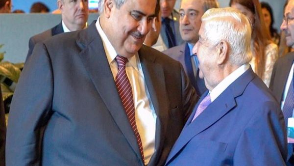 المصافحة التاريخية ... جاءت بعد أسابيع من تبدل في الموقف السعودي تجاه سورية