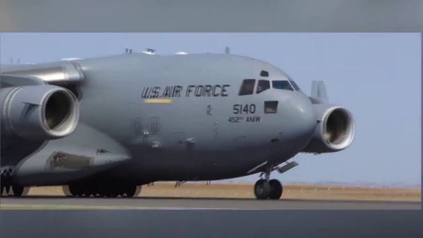 وقال "بيزنس إنسايدر" إن ارتطام طائر بمحرك الطائرة يخلف في العادة آثارا مدمرة.

