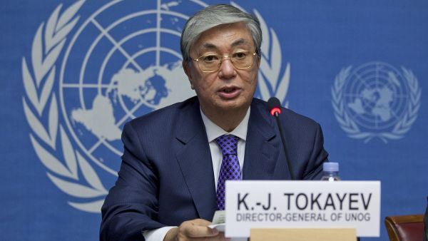 نزاربايف أول زعيم في آسيا الوسطى يتخلى عن السلطة طوعا بعد تفكك الاتحاد السوفيتي، وليس نتيجة انقلاب أو ثورة.