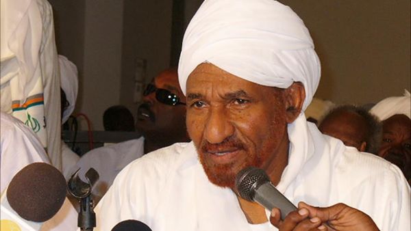 سيارات تابعة لجهاز الأمن تحاصر مقر الحزب في أم درمان.