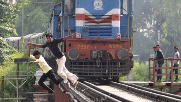  تبلغ سرعة هذا القطار،  180 كيلومترا في الساعة