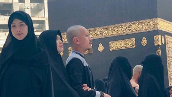 تامر حسني و بسمة يعتمران