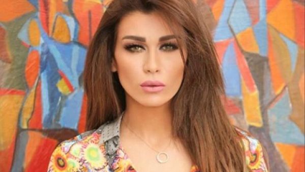 نادين الراسي تعتزل و الجمهور يدعوها  للعودة عن قرارها