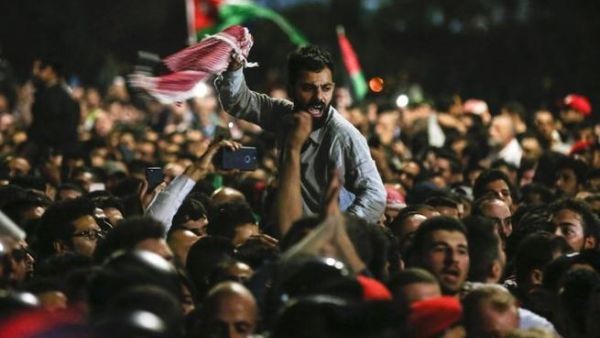 Thousands in Amman marched toward the Prime Minister's house on June 3 (Khalil Mazraawi/AFP)