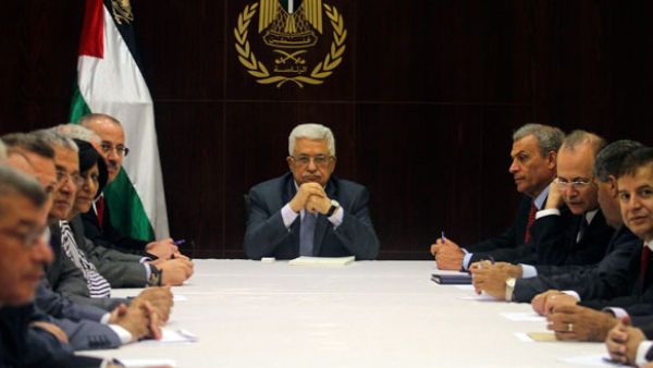 القرار إن حصل يعتبر انقلابا آخر على الشعب والوطن وهدية مجانية لإسرائيل".