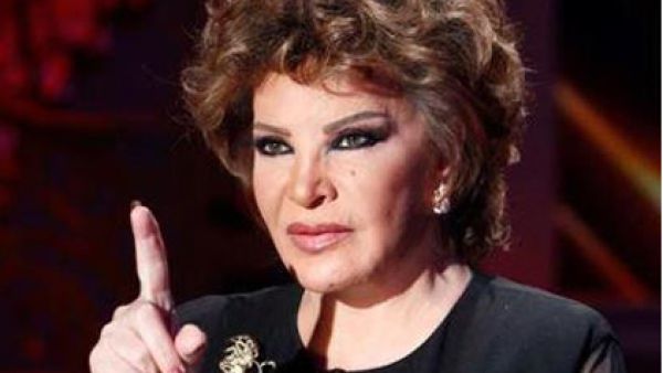 صفية العمري تؤدي فريضة الحج