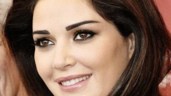 سيرين عبد النور تكشف عن وجه ابنتها للمرة الأولى