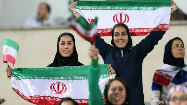 ايرانيات في ملعب آزادي