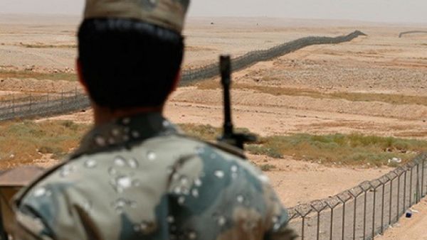 Saudi soldier monitors the border with Yemen (AFP/File Photo)