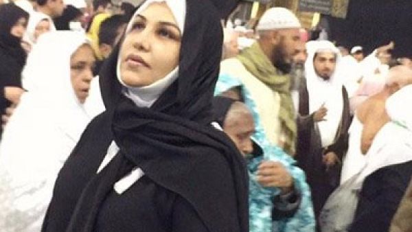 أحلام تدعو لأصالة من أمام الكعبة 