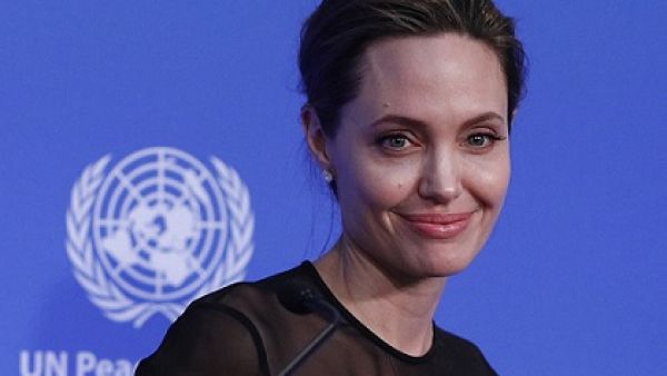 أنجلينا جولي تتبرع براتب الأمم المتحدة للأعمال الخيرية 