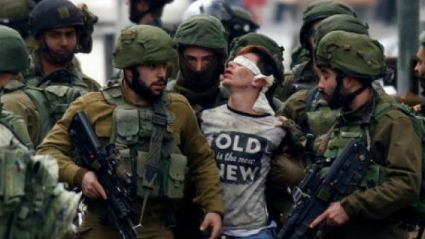 Israeli Occupation Forces arrest a Young Palestinian Man (AFP/File Photo)