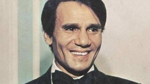 الفنان الراحل "العندليب الأسمر" عبد الحليم حافظ