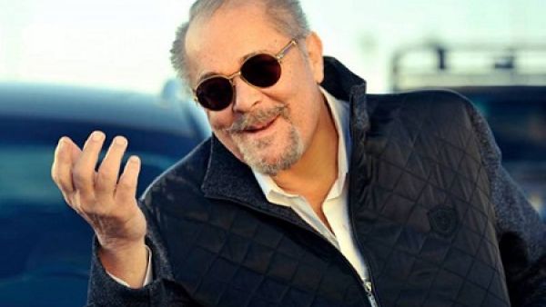 محمود عبد العزيز ينشىء حسابا على ( تويتر)...تعرف على اول تغريداته