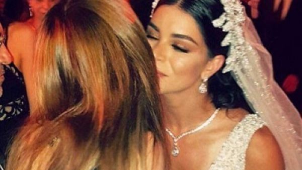 هيفاء في إطلالتها الأجرأ في زفاف ملكة جمال أمريكا